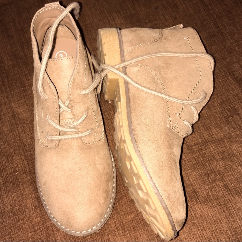 NWT-Girl’s Size 3 Cat & Jack Half boots